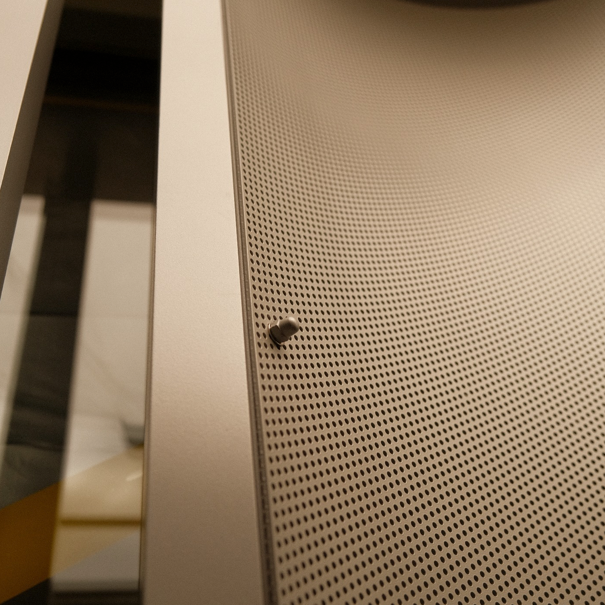 IVAN Curved Screen